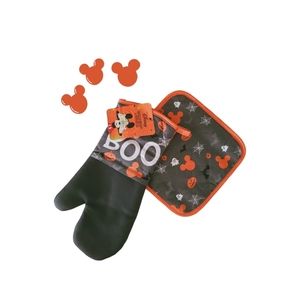 Disney Halloween Oversized Oven Mitt &Potholder Set